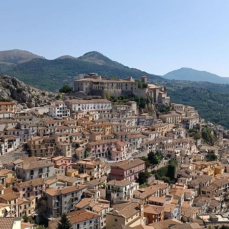 Casa Degli Ulivi Con Parcheggio Privato Apartment Muro Lucano Bagian luar foto