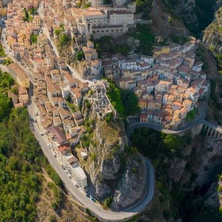 Casa Degli Ulivi Con Parcheggio Privato Apartment Muro Lucano Bagian luar foto