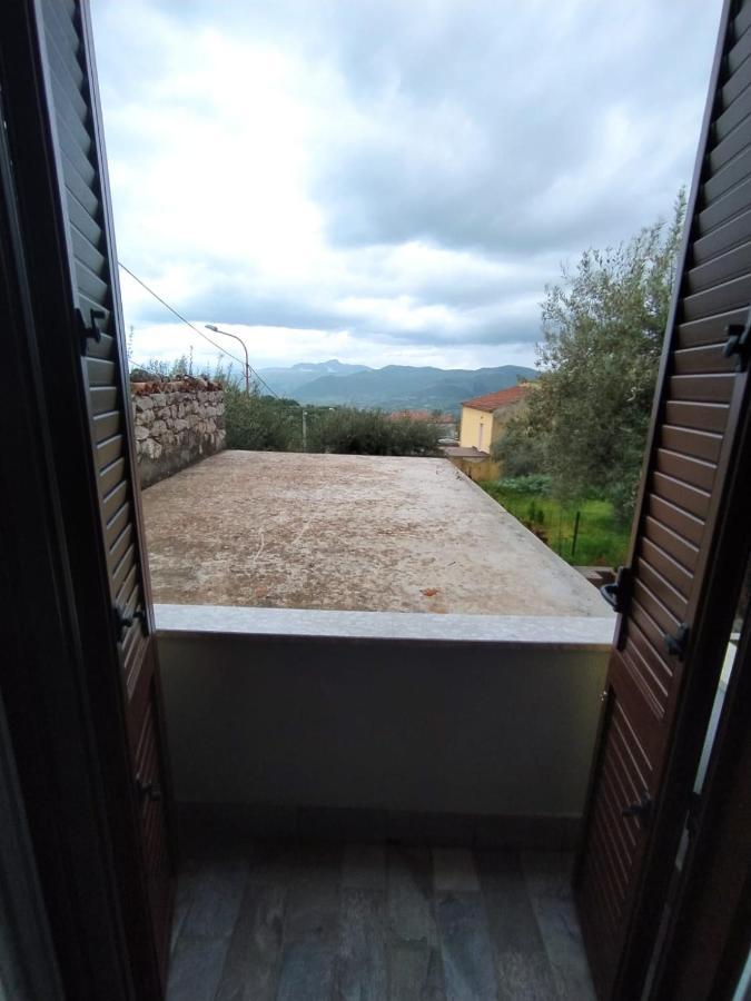 Casa Degli Ulivi Con Parcheggio Privato Apartment Muro Lucano Bagian luar foto