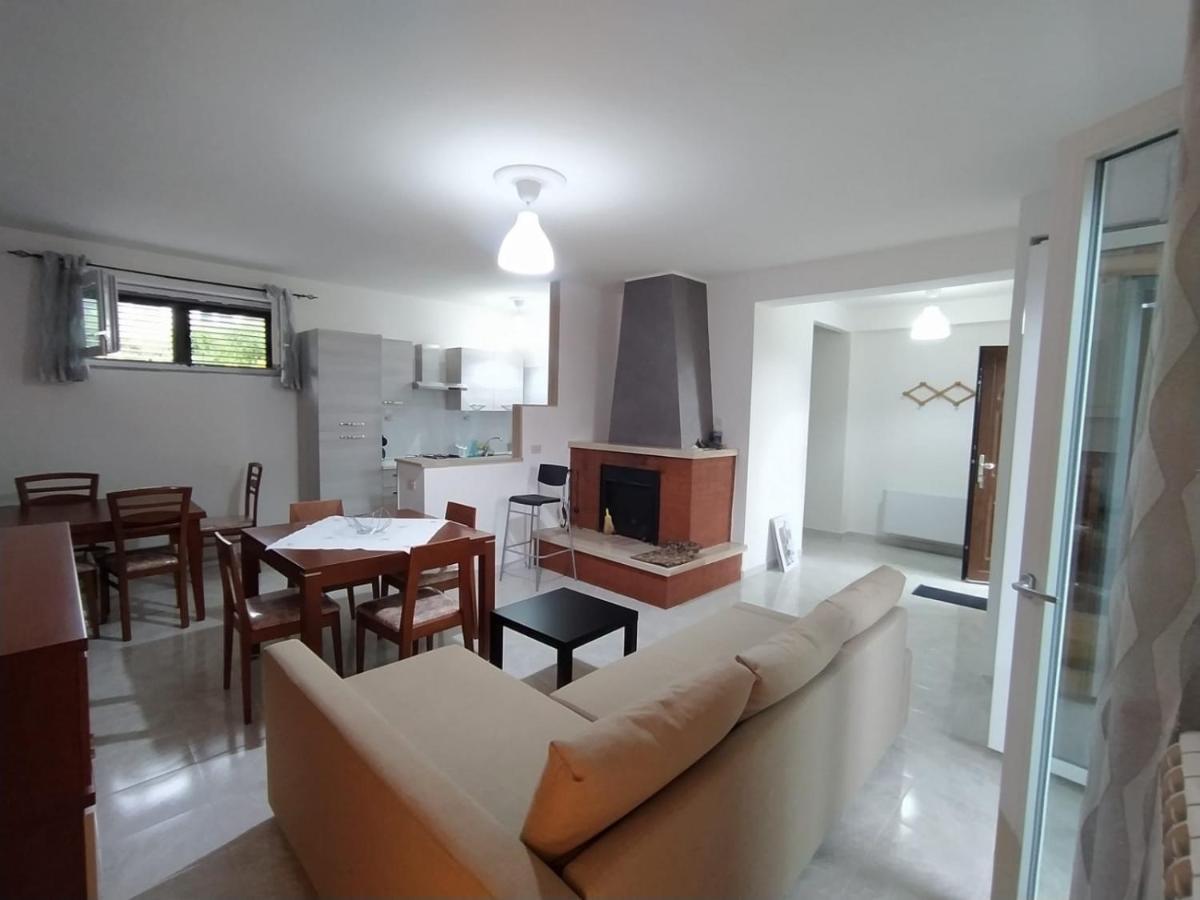 Casa Degli Ulivi Con Parcheggio Privato Apartment Muro Lucano Bagian luar foto