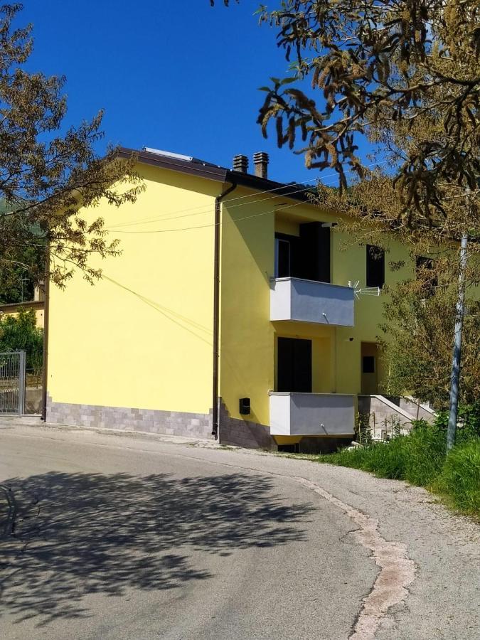 Casa Degli Ulivi Con Parcheggio Privato Apartment Muro Lucano Bagian luar foto
