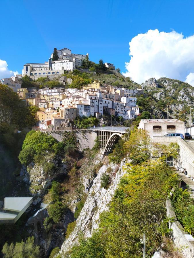 Casa Degli Ulivi Con Parcheggio Privato Apartment Muro Lucano Bagian luar foto