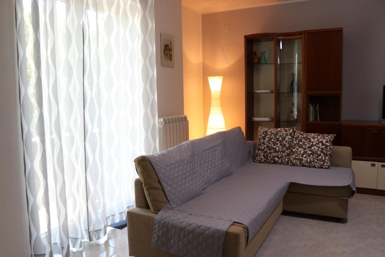 Casa Degli Ulivi Con Parcheggio Privato Apartment Muro Lucano Bagian luar foto