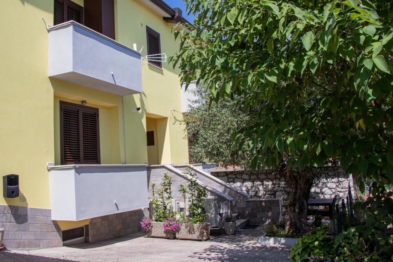Casa Degli Ulivi Con Parcheggio Privato Apartment Muro Lucano Bagian luar foto