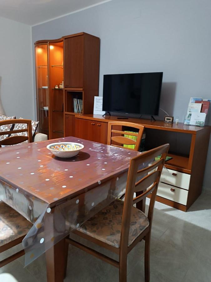 Casa Degli Ulivi Con Parcheggio Privato Apartment Muro Lucano Bagian luar foto