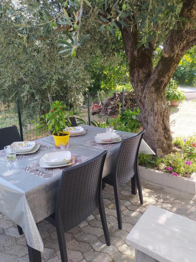 Casa Degli Ulivi Con Parcheggio Privato Apartment Muro Lucano Bagian luar foto
